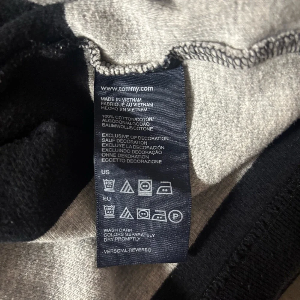 Tommy Hilfiger Men’s Sweater Striped Long Sleeve Black Gray Size XL - Picture 3 of 4